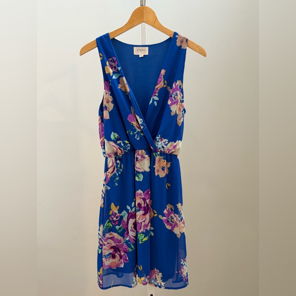 EVERLY Blue Floral Sleeveless, V-neck, Surplice Dress - Made in USA Small